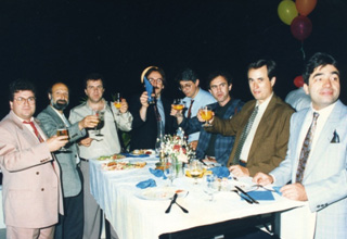 Ο Dr. med. Β. Παυλιδέλης ανάμεσα σε συναδέλφους του