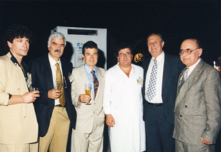 Ο Dr. med. Β. Παυλιδέλης ανάμεσα σε συναδέλφους του οι οποίοι συμμετείχαν στο 2ο Σεμινάριο Ρινοπλαστικής
