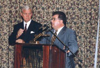 Ο Aμερικανός καθηγητής  κ. M. Eugene Tardy και ο Dr. med. Βασίλης Παυλιδέλης.