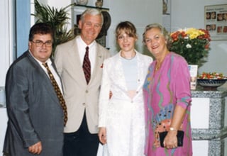  Ο Dr. med. Β. Παυλιδέλης με τους τιμώμενους προσκεκλημένους του.