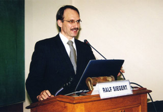 Prof. Dr. Dr. Ralf Siegert, καθηγητής Πανεπιστημίου Bochum Γερμανίας.