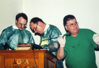 Ο Prof. Dr. Dr. R. Siegert, o Prof. S. Jovanovic και ο Dr. med. B. Παυλιδέλης .