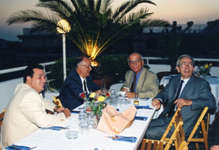 O καθ. κ. Ε. Χελιδόνης, ο καθ. κ. Σ. Παπασπύρου και ο καθ. ....