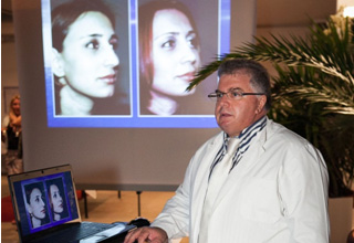 Ο κ. Παυλιδέλης κατά τη διάρκεια της ομιλίας του στο Rοοf Garden του Χειρουργικού Κέντρου 