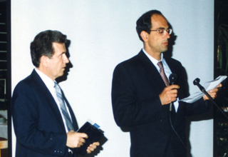 Ο Επίκ. Καθηγητής ΩΡΛ Πανεπ. Κρήτης, κ. Ι. Μπιζάκης με το χειρουργό ΩΡΛ Δρ. Δ. Γκέλη