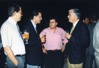 Ο κ. Β. Παυλιδέλης εν μέσω συναδέλφων