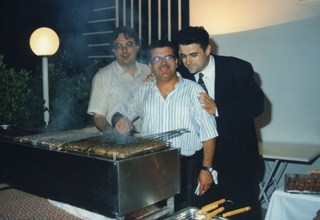 Ο κ. Πάνος Παυλιδέλης εν μέσω φίλων του