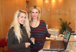 Γραμματειακή υποστήριξη για τη λήψη των  e - mail με τις ερωτήσεις των ενδιαφερομένων, που συμμετείχαν στο   1ο Webinar Ρινοπλαστικής.