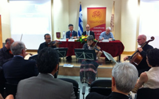 Στιγμιότυπο από την τελετή αναγόρευσης σε Επίτιμο Διδάκτορα του Τμήματος Ιατρικής  του Πανεπιστημίου Κρήτης, του Γερμανού ΩΡΛ Καθηγητή Ηeinrich Iro.