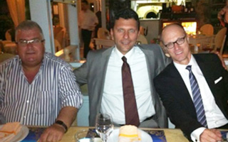 O Dr. med. B. Παυλιδέλης, ο Καθ. κ. Ι. Κωνσταντινίδης και ο Καθ. κ. Ηeinrich Iro, Εrlangen, Γερμανία.