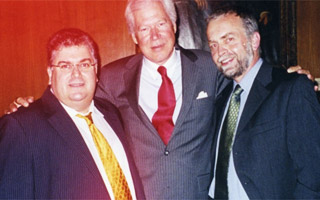 O Dr. med. B. Παυλιδέλης, ο Ολλανδός Prof. Ν. Trenite, Πρόεδρος της Ευρωπαικής Ακαδημίας Πλαστικής Χειρουργικής Προσώπου και ο Prof. W. Gubisch.