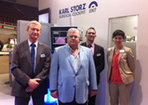 Dr. med. B. Παυλιδέλης στο περίπτερο της STORZ.