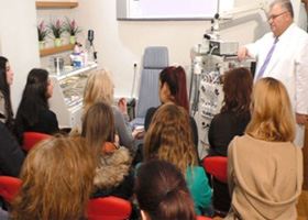 Ο Dr. med. Βασίλης Παυλιδέλης ενημερώνει τους ενδιαφερόμενους