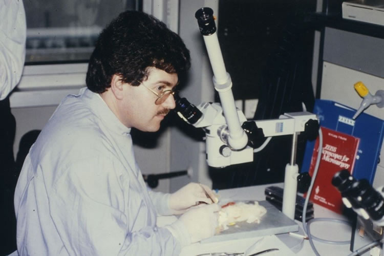 O Dr. med. B. Παυλιδέλης σε σεμινάριο μικροαγγειακής χειρουργικής στην Πανεπιστημιακή Κλινική ΩΡΛ και Πλαστικής Χειρουργικής Προσώπου, στο Μόναχο Δυτ. Γερμανίας.