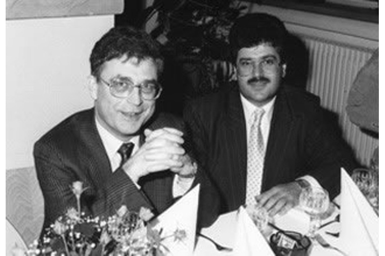 Ο Dr. med. Β. Παυλιδέλης με τον δάσκαλό του Dr. med. Karl-Felix Jacobs, χειρουργό ΩΡΛ και Πλαστικό Χειρουργό Προσώπου, σε συνέδριο στο Ηοmburg Δυτ. Γερμανίας.