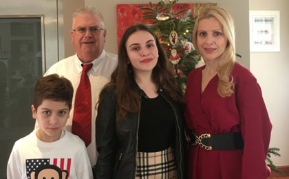 Ο Β. Παυλιδέλης με την οικογένειά του