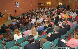 Άποψη του κατάμεστου αμφιθεάτρου, Νοσοκομείο Παπαγεωργίου, Θεσσαλονίκη.