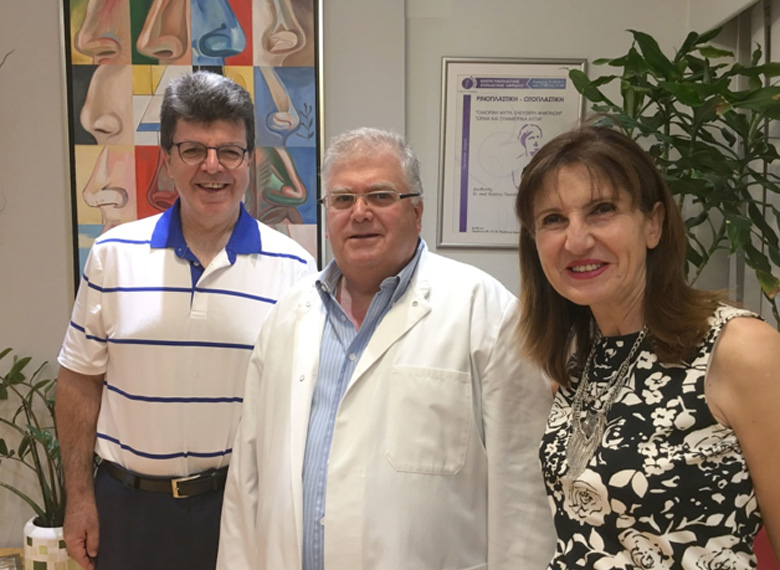 Ο καθηγητής Πανεπιστημίου Σμύρνης, Fazil Apaydin με τη σύζυγό του, καθηγήτρια φαρμακολογίας, επισκέφθηκαν τον Dr. med. Β. Παυλιδέλη στο ιατρείο του και τον προσκάλεσαν να τους επισκεφθεί στη Σμύρνη. Ο κ Apaydin είναι Πρόεδρος της Ευρωπαϊκής Ακαδημίας Πλαστικής Χειρουργικής Προσώπου έως το 2018, που απαριθμεί έως σήμερα, 1200 μέλη από τις περισσότερες χώρες του κόσμου.