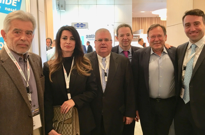 Το πάνελ των ομιλητών της Στρογγυλής Τράπεζας “Πλαστική Χειρουργική Προσώπου”:
Από αριστερά: Ν. Mουσούρος, Χ. Καραπάντζου, B. Παυλιδέλης, Ι. Γιωτάκης, Α. Φουστάνος, Ε. Γιωτάκης.